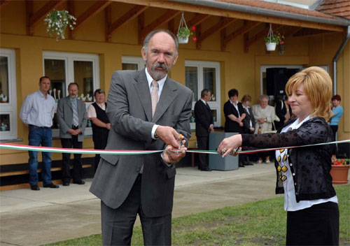 Játszóteret avattak a forrói óvodában