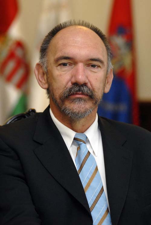 Dr. Ódor Ferenc tegnapi sajtótájékoztatóján kérdezett is. Dr. Ódor Ferenc tegnapi sajtótájékoztatóján kérdezett is.