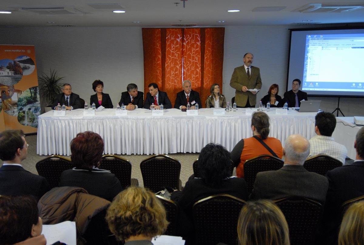 Utazás 2010 Dr. Ódor Ferenc a sajtótájékoztatón