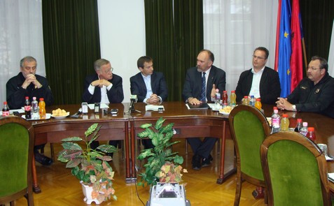 Dr. Ódor Ferenc reméli, hogy kitartanak a töltések