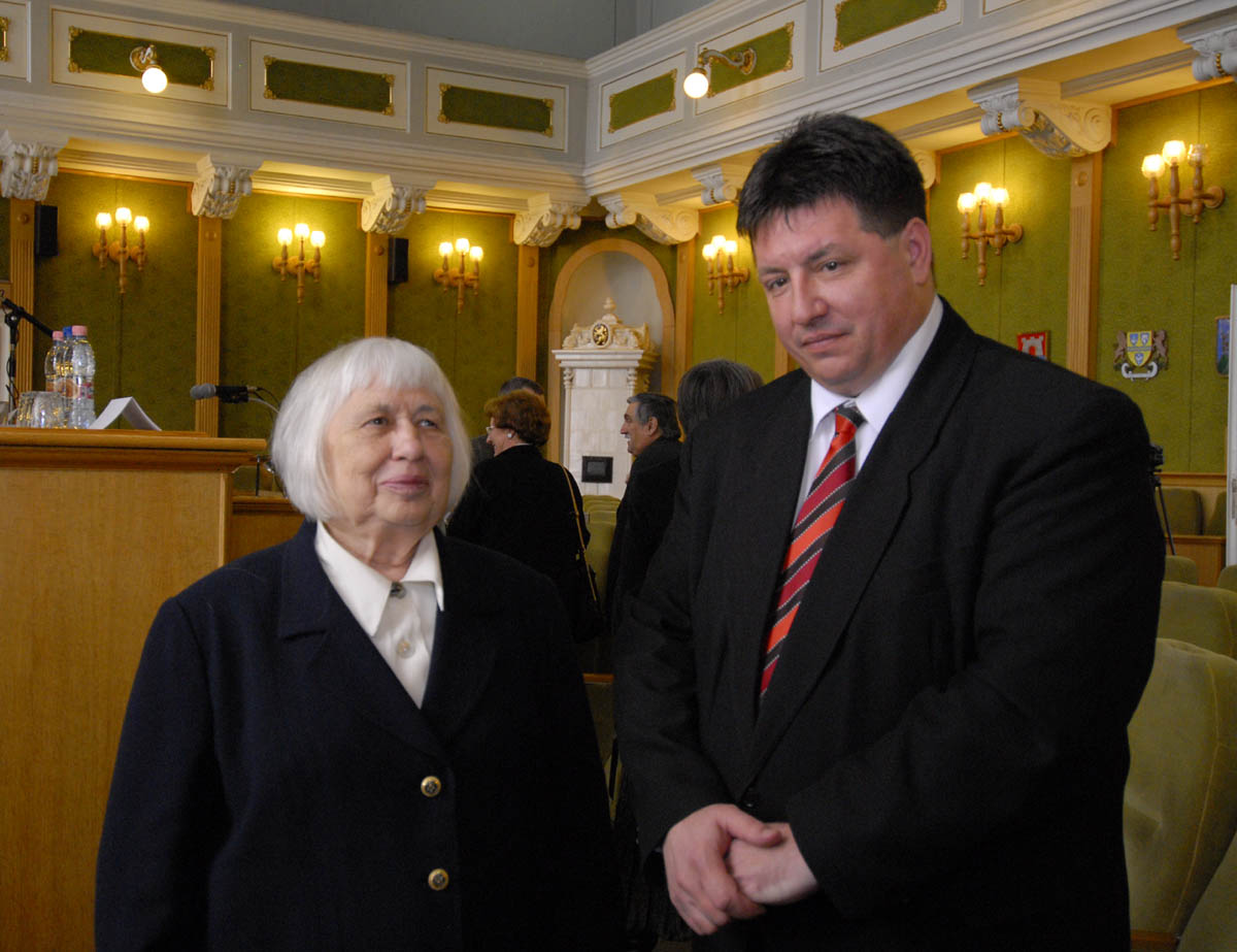 Dr. R.Várkonyi Éva és Dr. kovács János Dr. R.Várkonyi Éva és Dr. kovács János