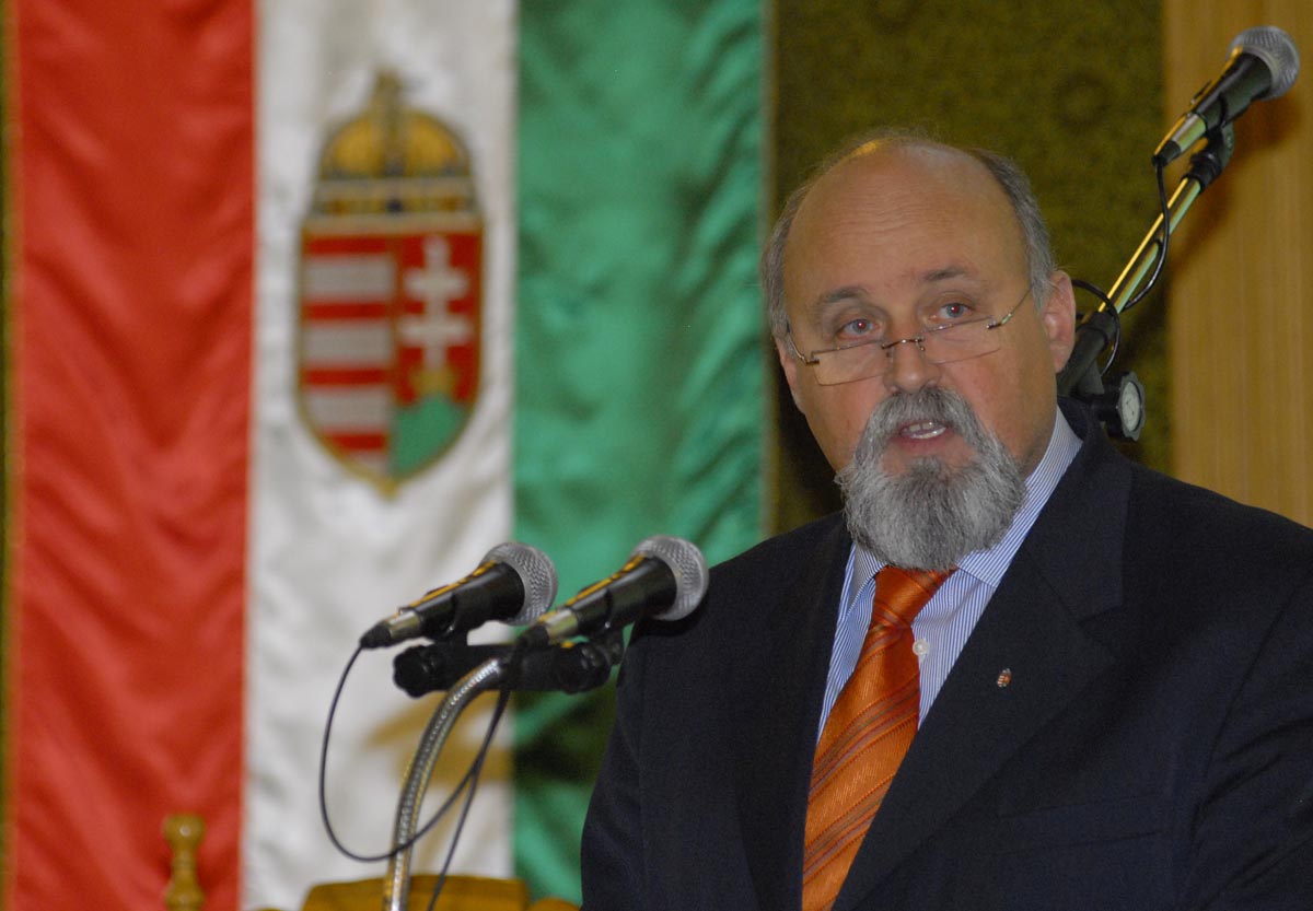 Riz Gábor Alelnök úr Riz Gábor Alelnök úr