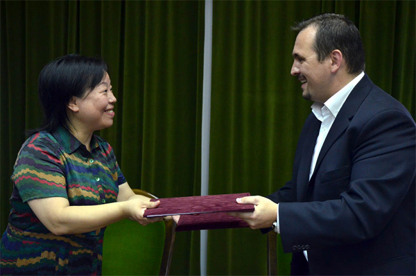 Mengyi Roland
