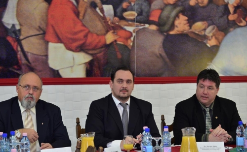 Évértékelő sajtótájékoztató