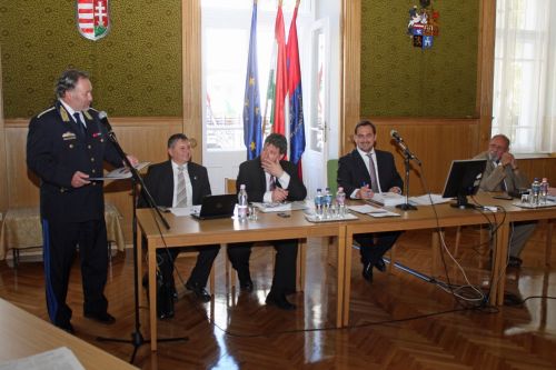 Közgyűlés a Megyeházán