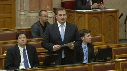 Dr.Mengyi Roland: Megvédjük az embereket!