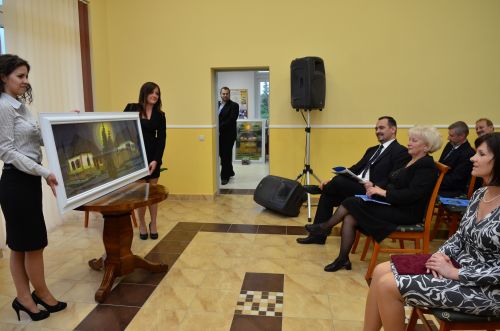 Jótékonysági aukció Macskássy képekkel
