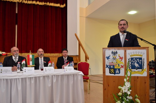 '56 gyümölcse a független, demokratikus Magyarország!