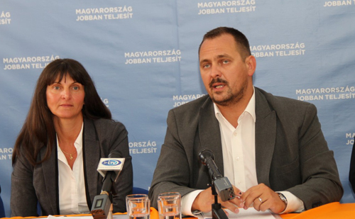 Mengyi Roland mutatta be a Fidesz tiszaújvárosi jelöltjeit