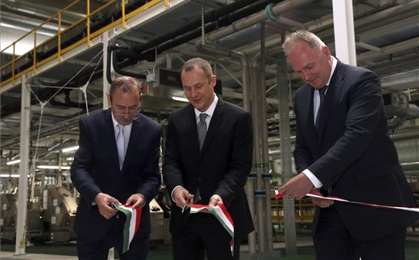 Átadták a szikszói italdoboz-gyárat