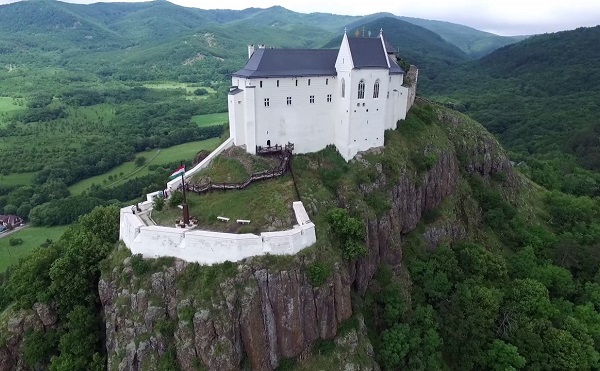 Átadták a füzéri vár alsó várának felvonóhídját