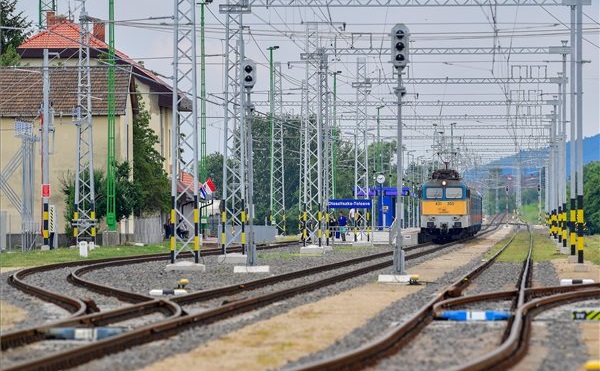 Villamosították a Mezőzombor-Sátoraljaújhely vasúti szakaszt