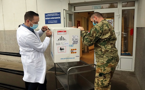 A koronavírus elleni oltóanyag már Miskolcon van 