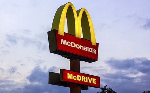 Ózdon elkezdték felépíteni az első McDonald's éttermet